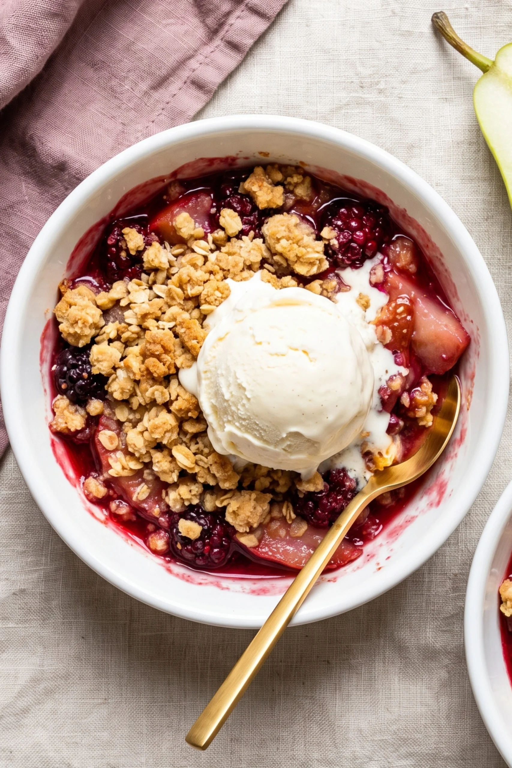 Spiced Pear Berry Crumble